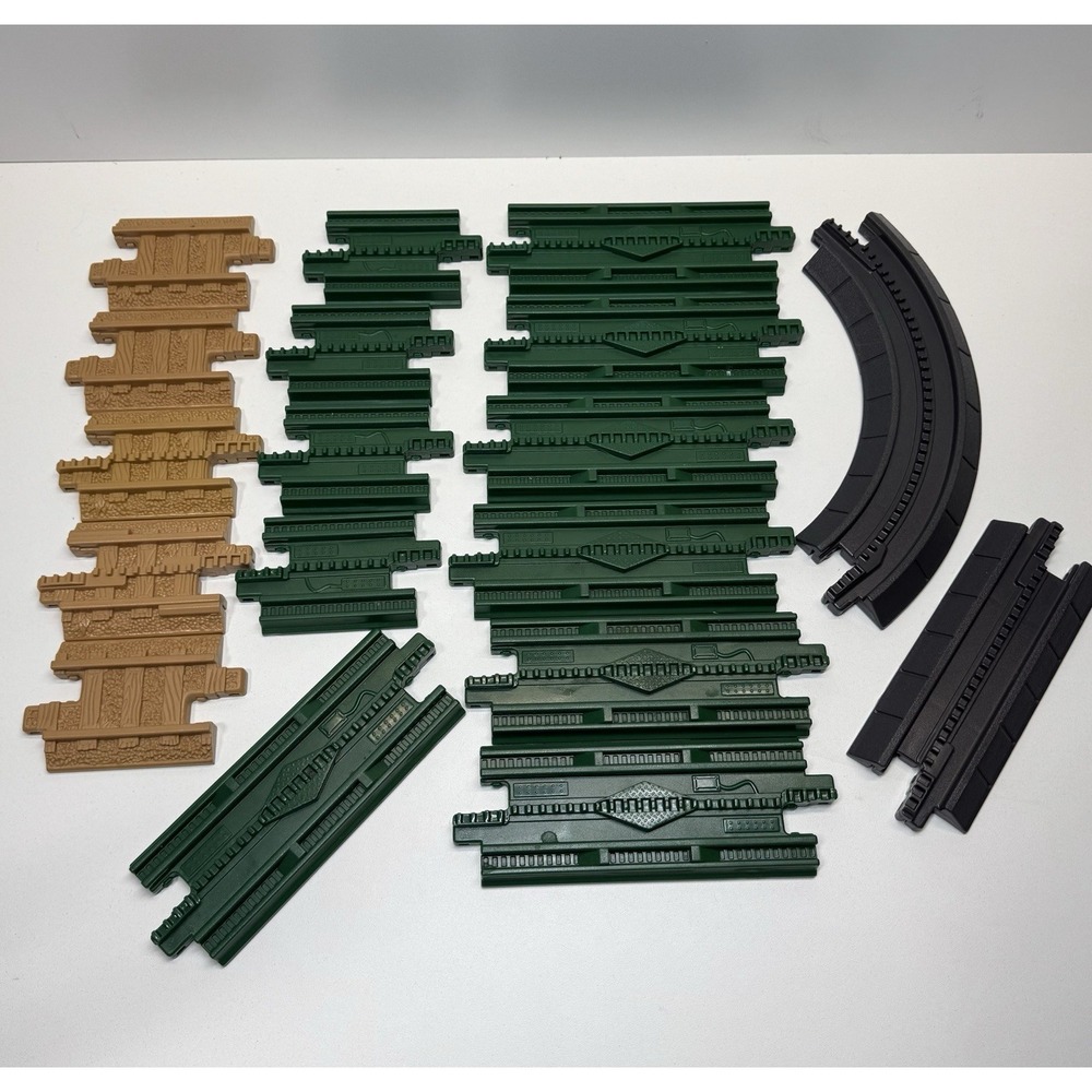 Fisher-Price Geotrax Track Lot Set‎ 18 Piece Green/Brown/gray Straight 1 Curve